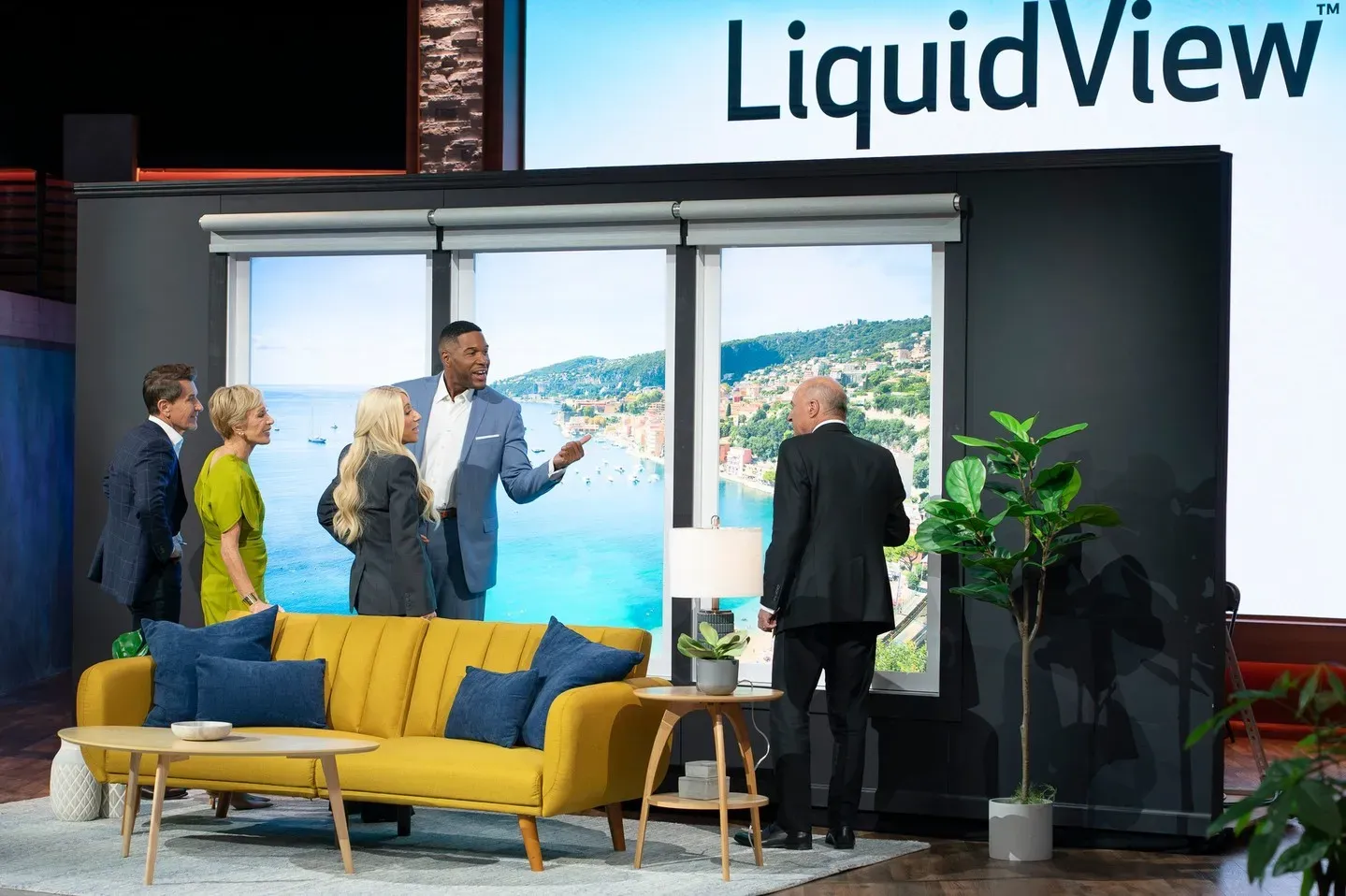 Sharks examining LiquidView’s three-panel digital window display during Mitch Braff’s Shark Tank pitch